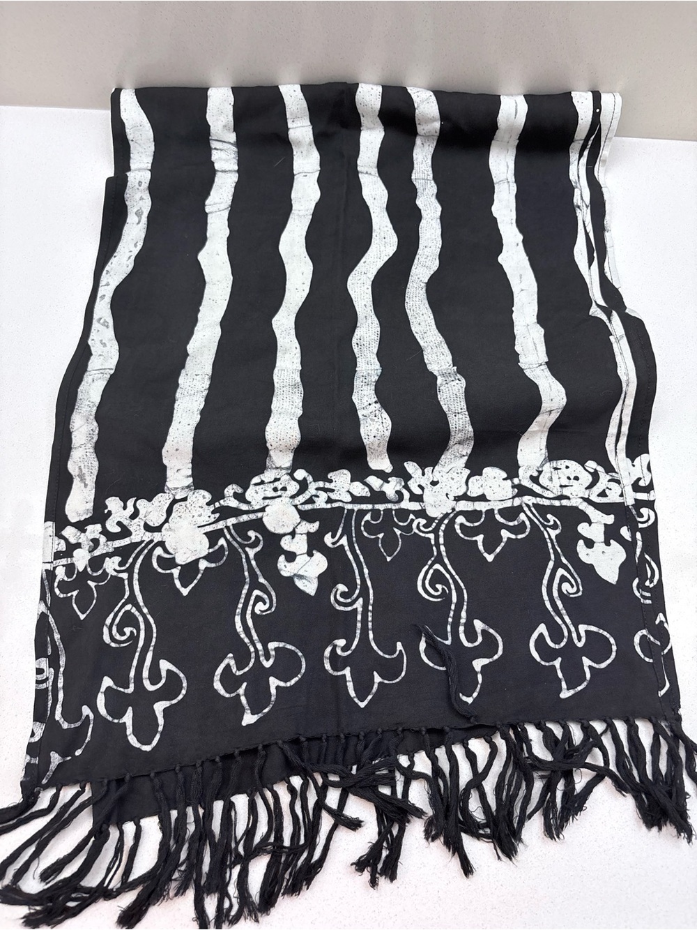 Black and White Patterned Fringe Scarf